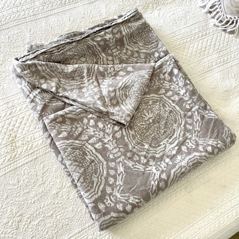 Restoration Hardware Taupe and White Patterned Duvet Cover